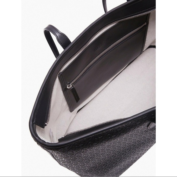 NWT Calvin Klein Large Monogram Logo Print Pebbled Leather Tote In Black - Picture 2 of 8